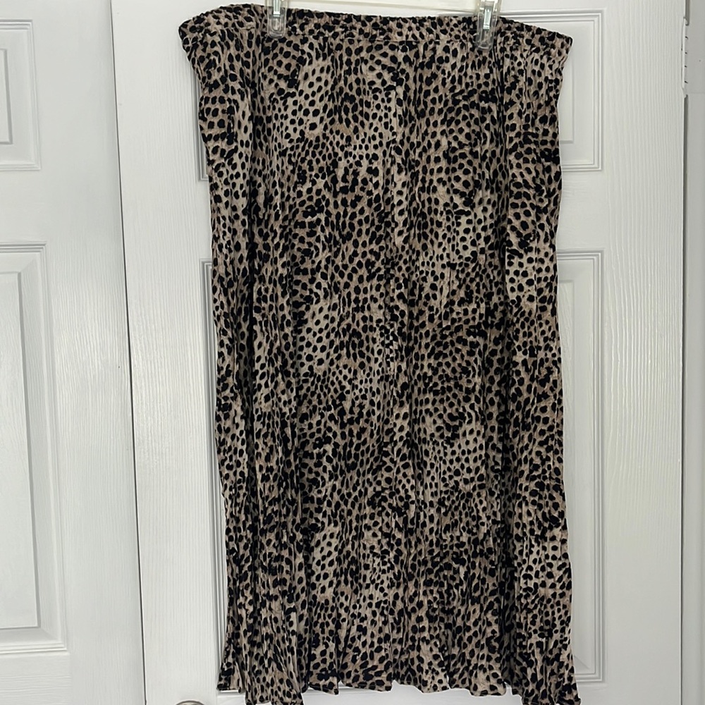 H&M Crepe Leopard Midi Skirt